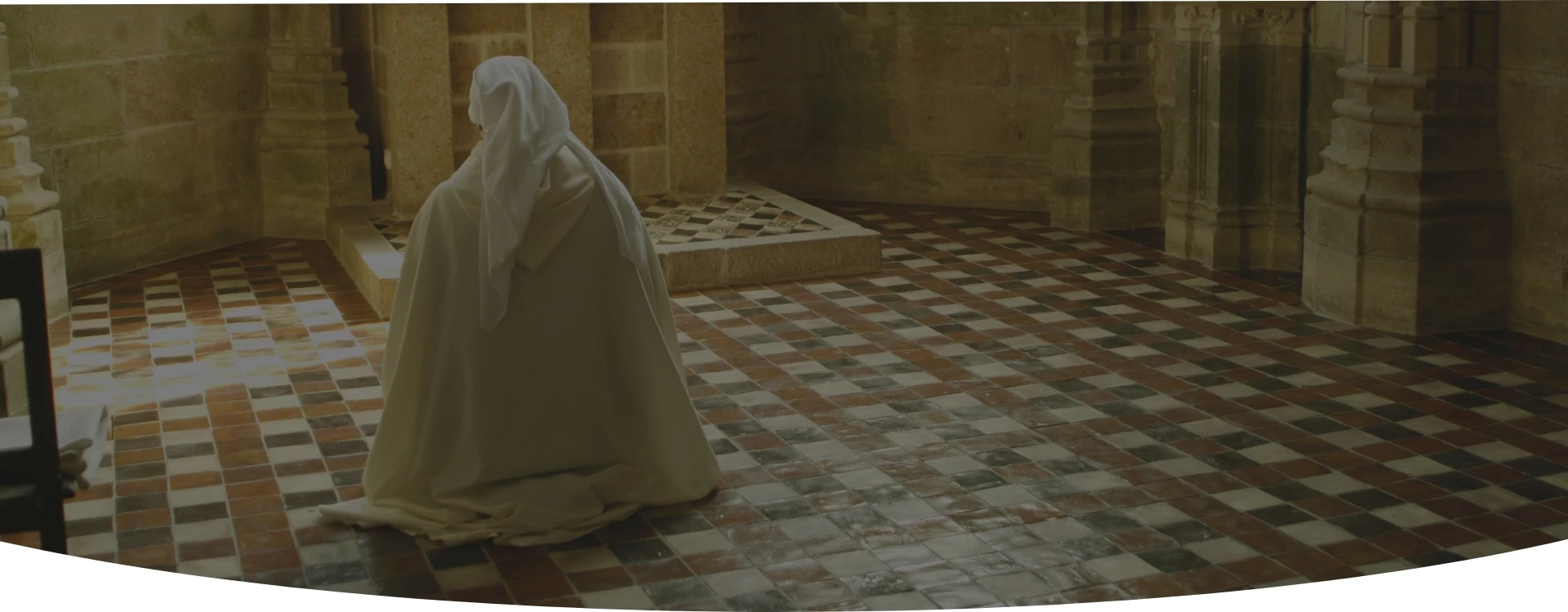 Modląca się zakonnica
